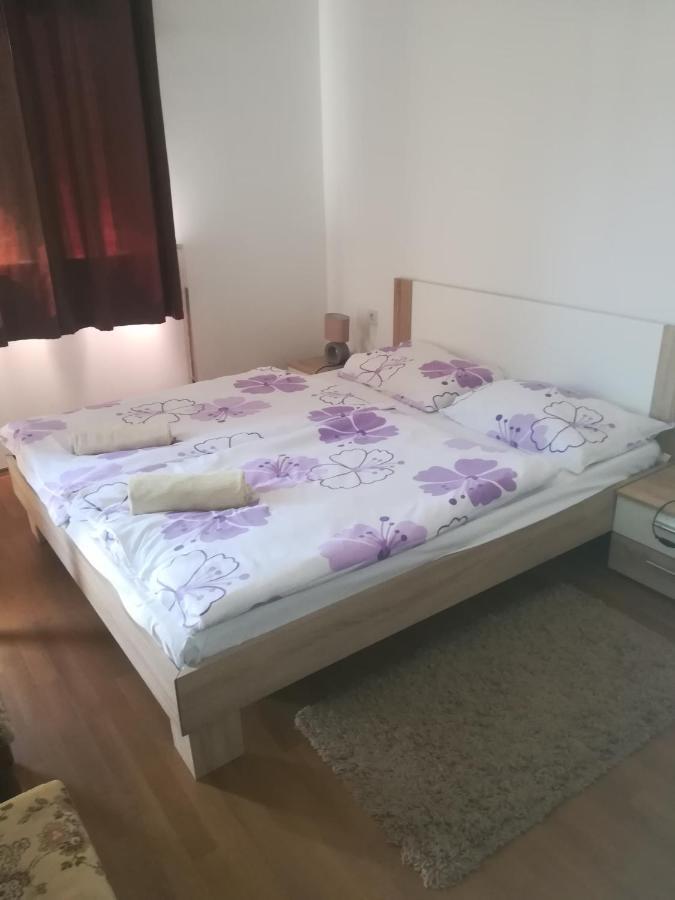 סטון Apartments Ivanka מראה חיצוני תמונה